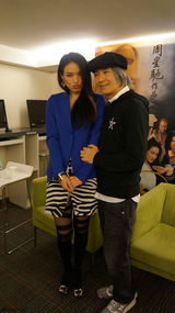 组图：《西游》香港首映 星爷回吻舒淇再表爱