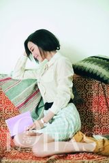 组图：倪妮清新素雅登封面 笑容温暖传递正能量