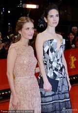 组图：《在高处》首映 詹妮弗康纳利秀玲珑曲线