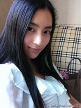 组图：疑似李亚鹏激吻女私照 容貌清纯可人