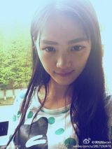 组图：武大女神微博走红 清新甜美运动风