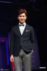 组图：陈柏霖鼓励选手自信 理想情人要独一无二