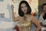 组图：孟茜田丽助阵《Lady呱呱》发布会各秀身材