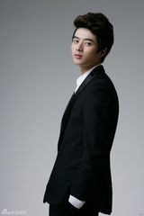 组图：韩承羽优雅大片 展现年轻版绅士的品格