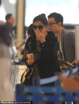 组图：钟楚红携绯闻男友 见镜头忙分开避嫌