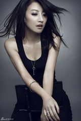 组图：卫莱黑白写真曝光 演绎穿越时空的美丽