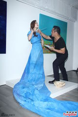 组图：温岚献身当画布 人体彩绘助弱势儿童