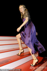 高清：《未知》首映一枝独秀 黛安-克鲁格复古美艳