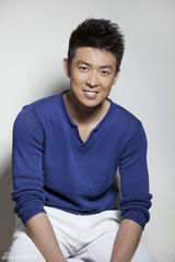 组图：型男雷雷全新写真气质忧郁