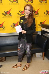 组图：容祖儿宣传新专辑 笑言演唱会底线低