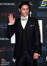 组图：宋允儿李敏贞参加珠宝奖 郑允浩2PM型男本色