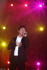 组图：歌手2邓紫棋变嘻哈女孩 动力火车首登场