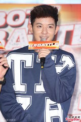 组图：敖犬尬舞宝刀未老 气喘自嘲人老变退步