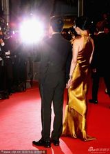 组图：梁朝伟夫妇戛纳走红毯 刘嘉玲金裙气场足