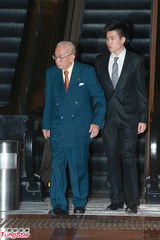 组图：晶刚压轴婚礼收官 宾客拎着回礼相继离场