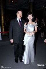 幻灯图集：赵雅芝牵手丈夫秀恩爱 钟丽缇秀身材 