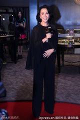 组图：刘嘉玲黑裙性感露半球 祝董洁找到新伴侣