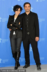 幻灯：电影《在路上》发布会 女演员兹尼卡鬼马可爱