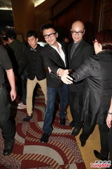 组图：谢霆锋出席英皇春茗 姗姗来迟拒受访