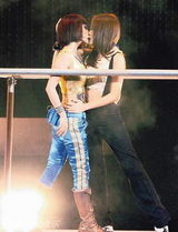 策划：女星她她亲密照大起底 那些温软暧昧