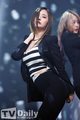 组图：Rain复出霸气夺冠 东方神起帅气回归