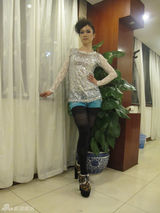 组图：芙蓉姐姐黑丝装嫩 小腿微凸自称相当性感