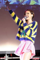 组图：严爵飚高音 与潘玮柏卢广仲接力开唱