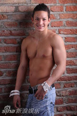 组图：德国体操帅哥英俊脸庞迷倒女粉丝