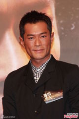 组图：《逃出生天3D>》首映 青云古仔有默契