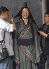 幻灯图集：孙红雷造型癫狂 《战国》变“发卡哥”