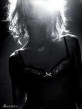 幻灯图集：47岁艾尔-麦克弗森黑白写真依然性感