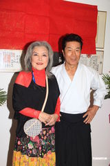 组图：仓田保昭香港开空手道馆 狄龙梁小龙捧场