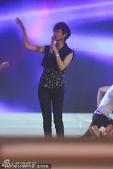 组图：宋祖英刘欢晚会同台飙歌展风采