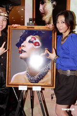 组图：刘心悠何超莲出席画展 林晓培介绍专辑进度