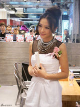 组图：秦岚出席品牌开幕礼 优雅风范显迷人魅力