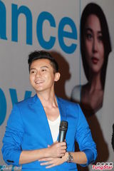 组图：张馨予缺席新剧宣传 李晨独撑场遭逼婚