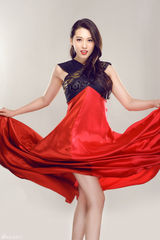 组图：宁丹琳杂志大片 展东方女性柔美温婉