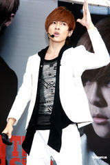 高清组图：唐禹哲挥汗劲舞大声宣布I'm Back