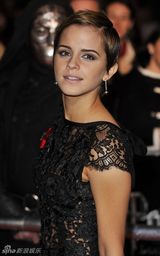 高清图：《哈利-波特7》首映 艾玛-沃特森短裙出位