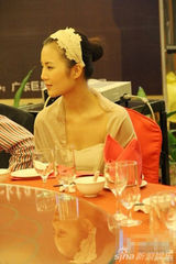 组图：邓建国公司筹谋上市 赞娇妻为其传宗接代有功