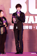 组图：金贤重香港获大奖 阿SA无缘和男友过圣诞