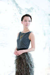 组图：王珞丹全新写真 气质脱俗展现优雅魅力