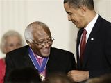 幻灯图集：奥巴马颁发自由勋章 第一位黑人奥斯卡影帝获奖