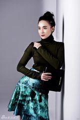 组图：小宋佳最新大片 造型多变展时尚魅力