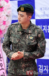 组图：韩星金智勋今日退伍曾演《人鱼公主》