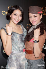 幻灯图集：阮经天艳福不浅 与三位名模一同代言