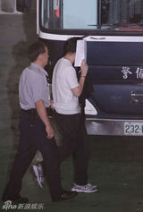 组图：淫少李宗瑞投案自首 否认迷奸称你情我愿