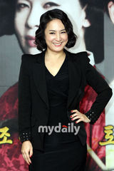 组图：金智恩等出席MBC《美人图》聊天秀发布会