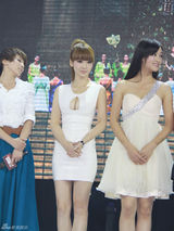 高清图：《画壁》北京首映柳岩性感亮相秀傲人身材 