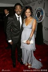 组图：托尼奖红毯星光熠熠 女星斗艳秀腿露肩